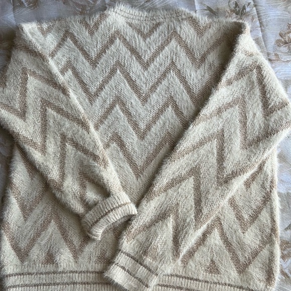 Chevron Pattern Beige Sweater - Picture 2 of 2